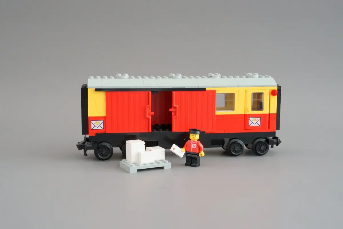 LEGO Trains 7819 Postal Container Wagon set, image 8