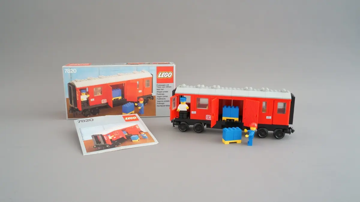 LEGO Trains 7820 Mail Van set, image 4