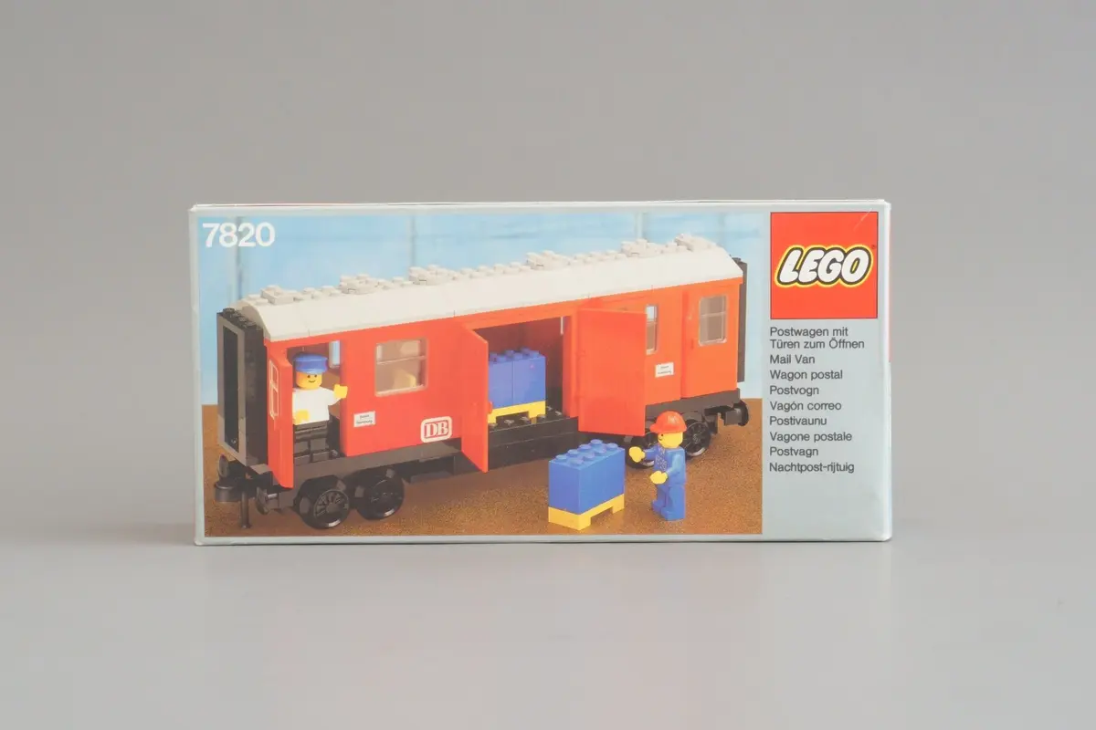 LEGO Trains 7820 Mail Van set, image 5