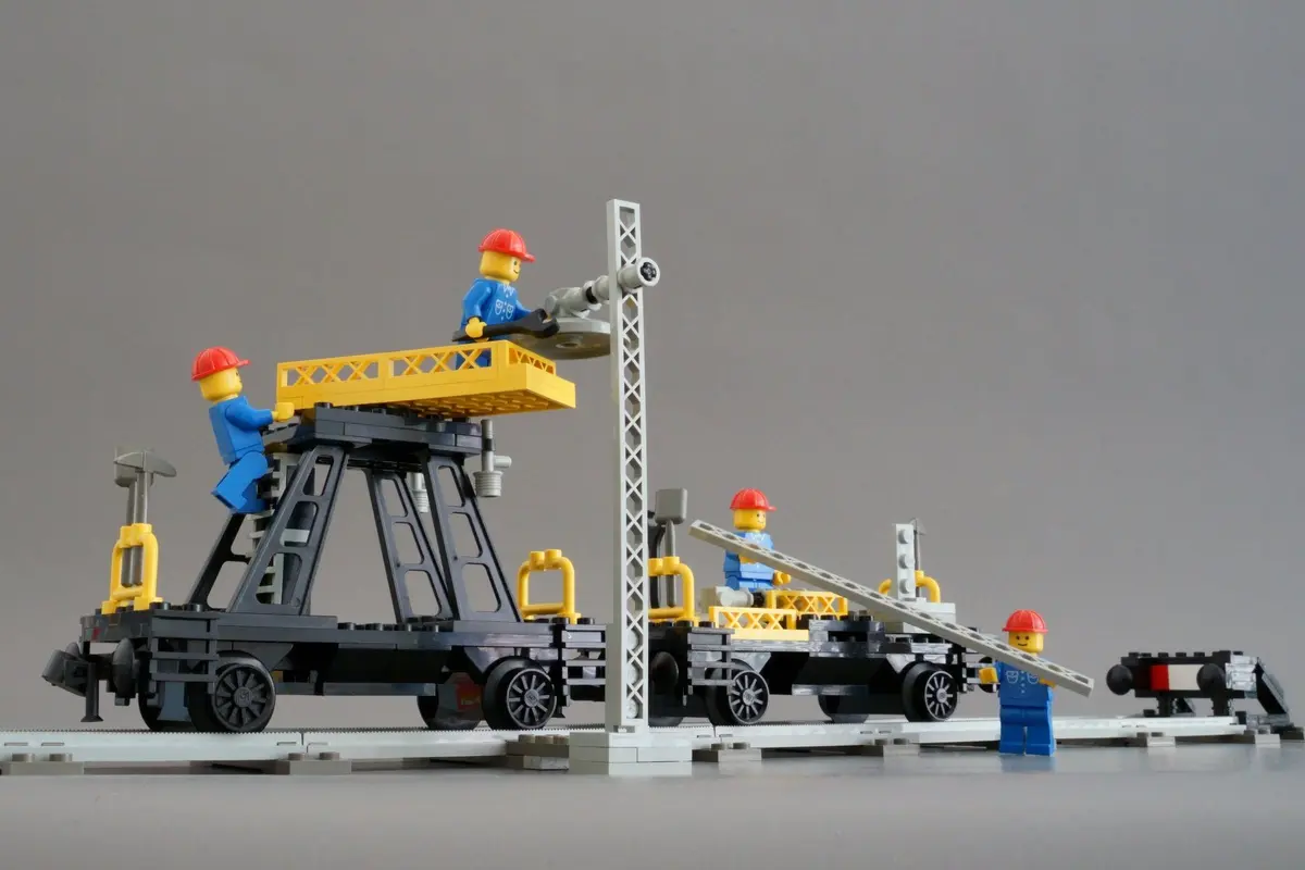 LEGO Trains 7821 Track & Lighting Maintenance Wagon set, image 8