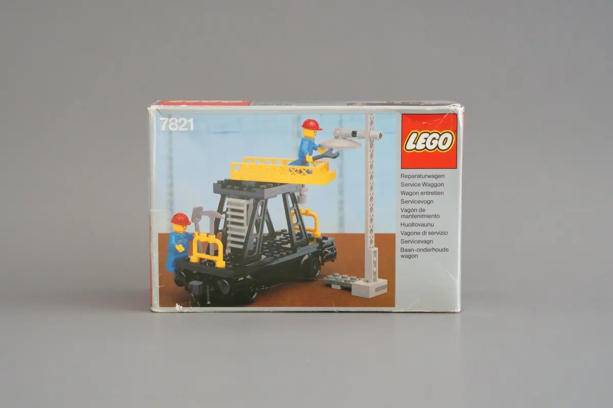 LEGO Trains 7821 Track & Lighting Maintenance Wagon set, image 4