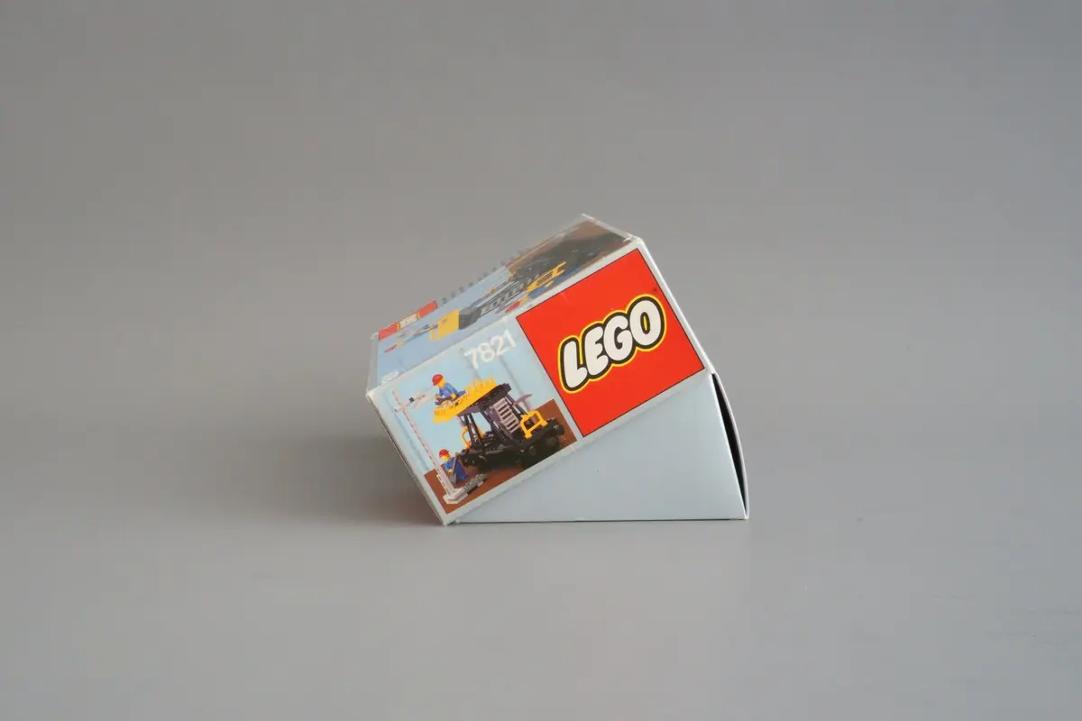 LEGO Trains 7821 Track & Lighting Maintenance Wagon set, image 6