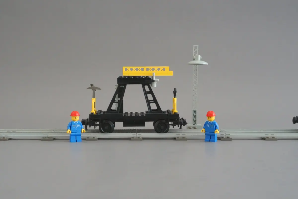 LEGO Trains 7821 Track & Lighting Maintenance Wagon set, image 7