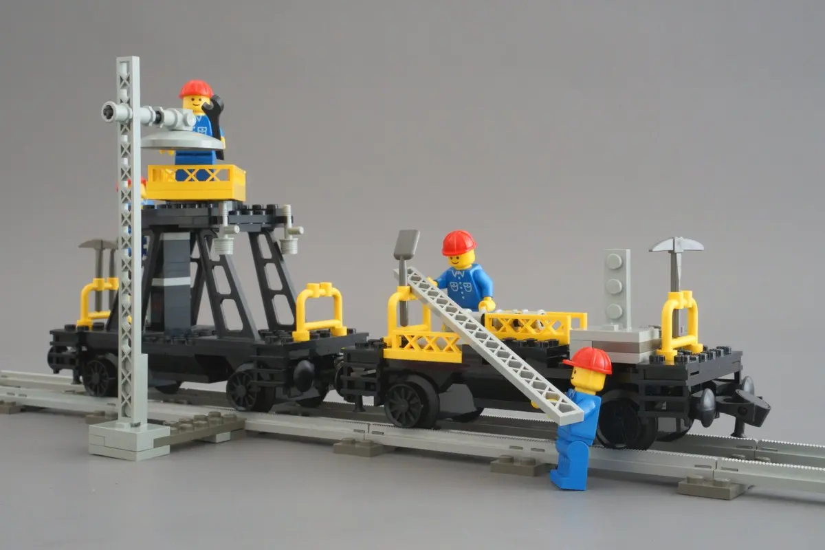 LEGO Trains 7821 Track & Lighting Maintenance Wagon set, image 9