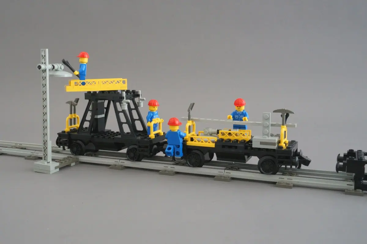 LEGO Trains 7821 Track & Lighting Maintenance Wagon set, image 11