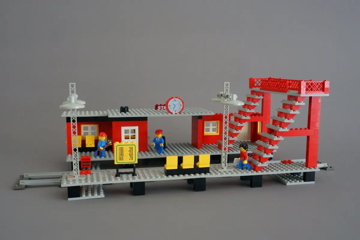 LEGO Trains 7822 Railway Station set, image 8