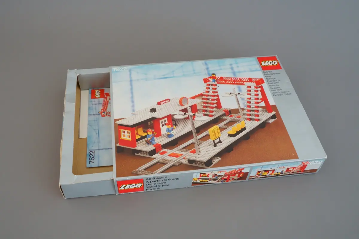 LEGO Trains 7822 Railway Station set, image 7