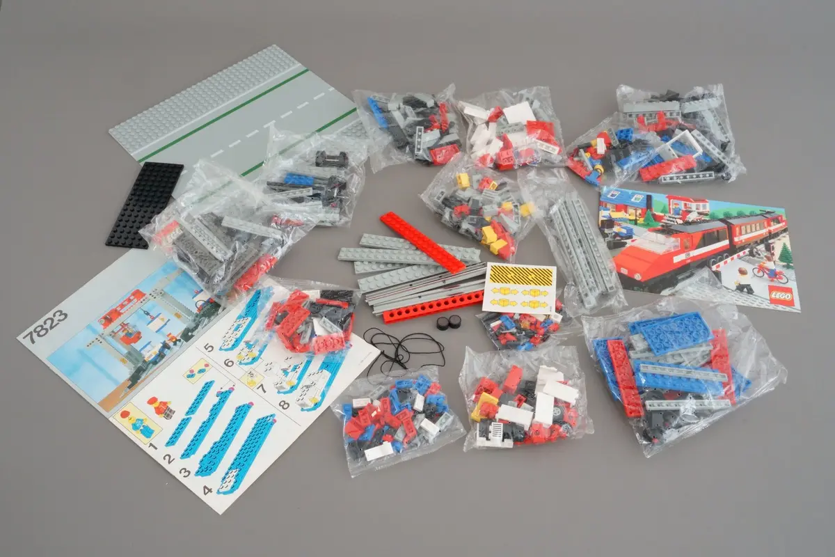LEGO Trains 7823 Container Crane Depot set, image 14