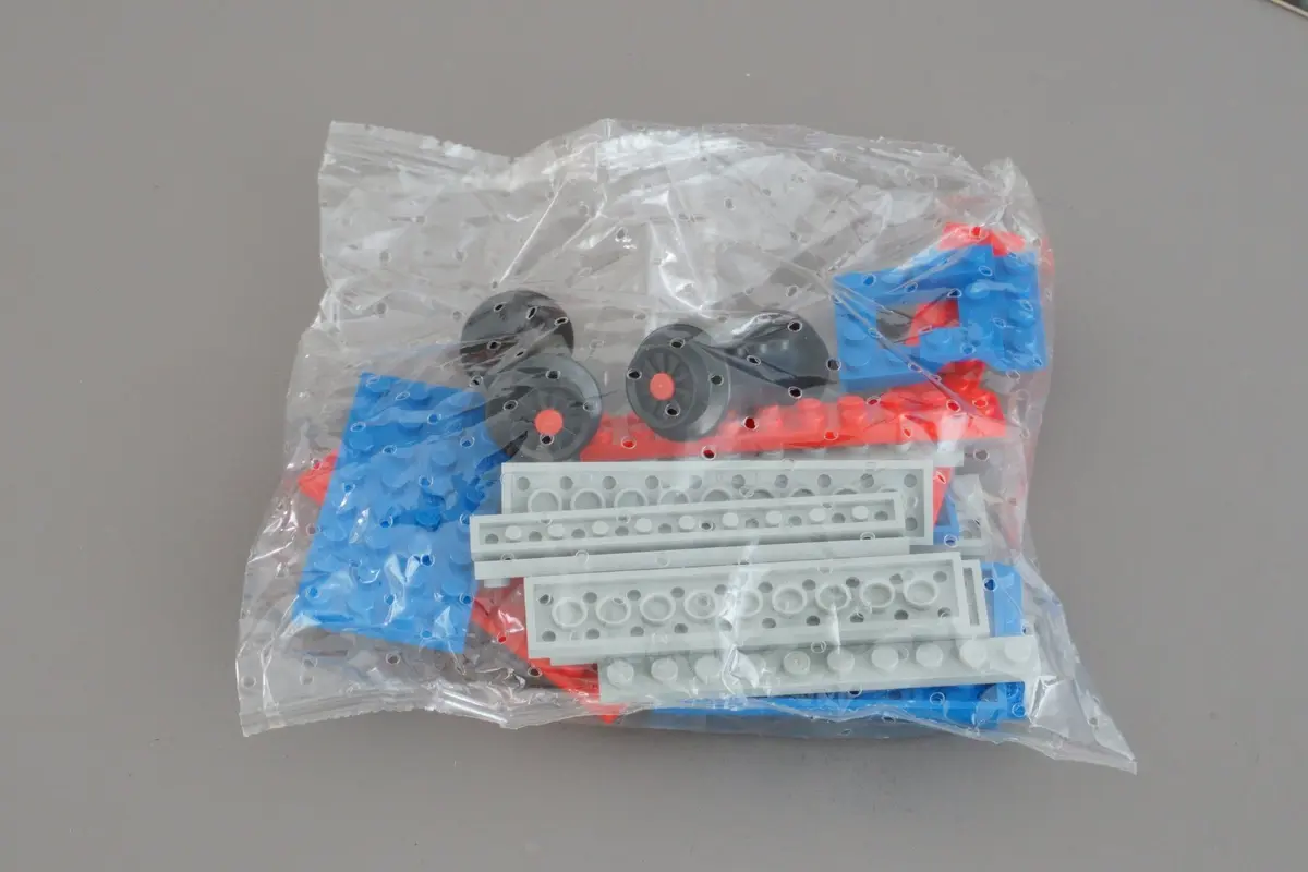 LEGO Trains 7823 Container Crane Depot set, image 15