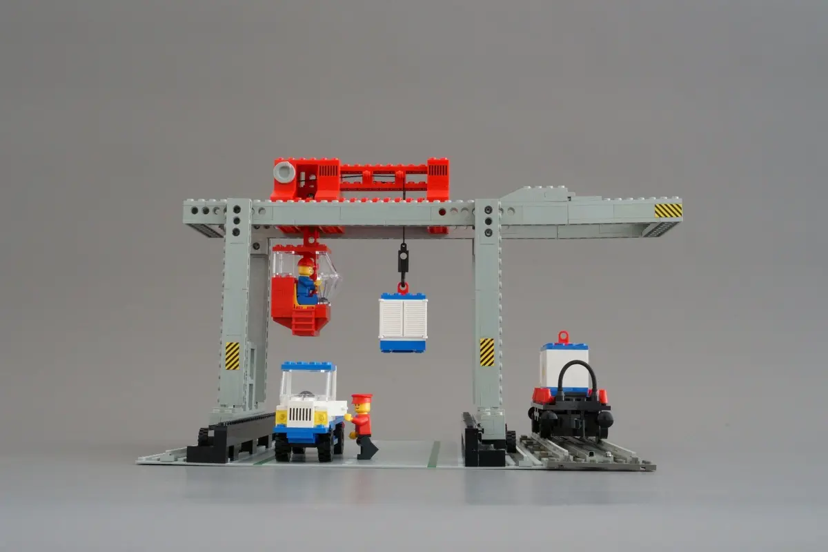 LEGO Trains 7823 Container Crane Depot set, image 7