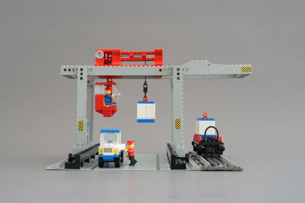 LEGO Trains 7823 Container Crane Depot set, image 5
