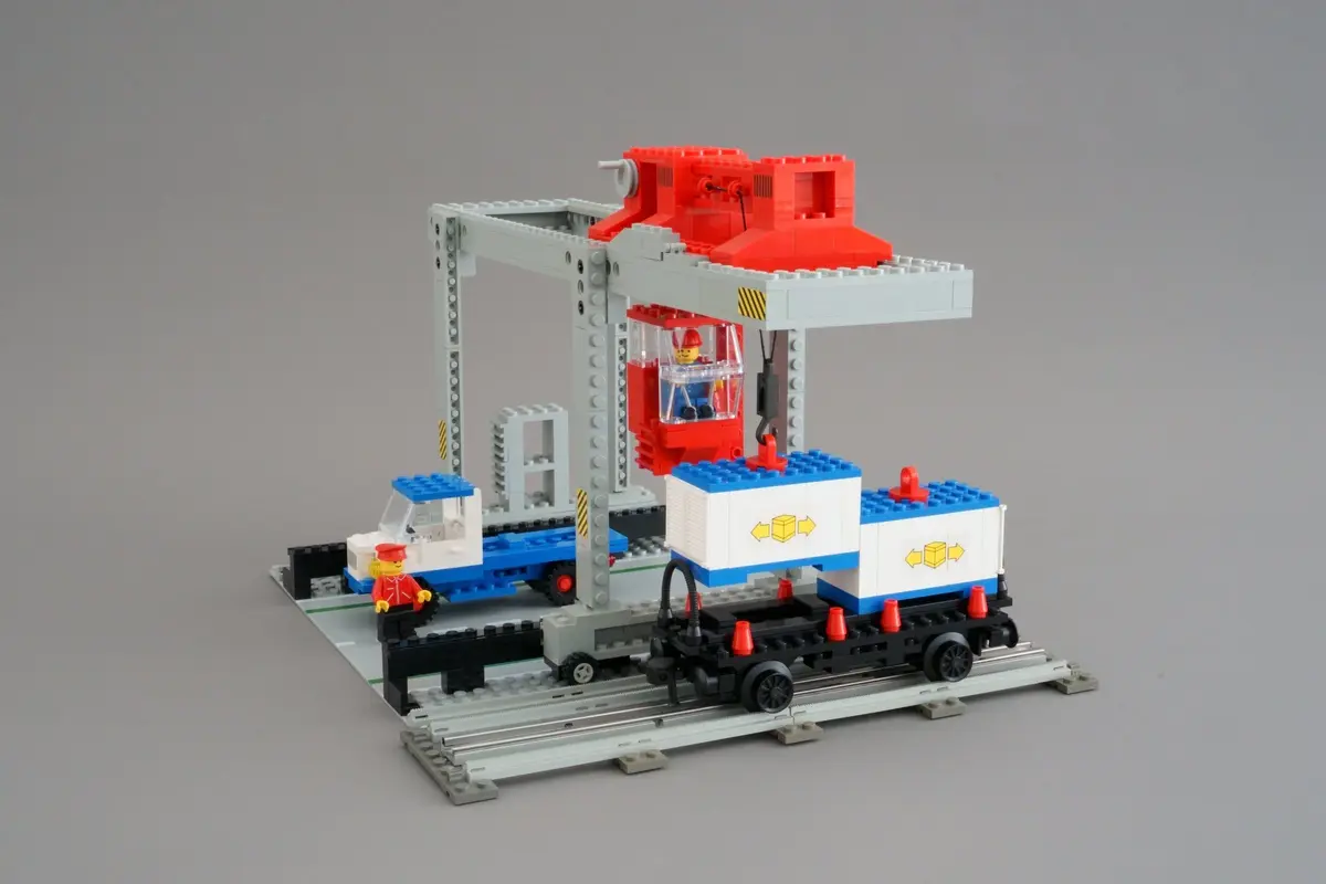 LEGO Trains 7823 Container Crane Depot set, image 9