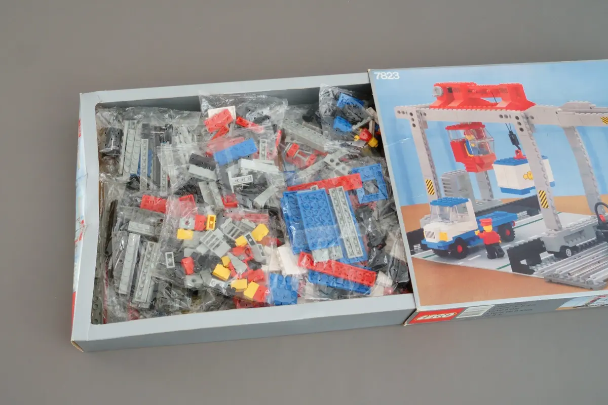 LEGO Trains 7823 Container Crane Depot set, image 13