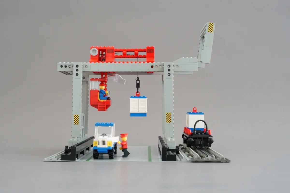 LEGO Trains 7823 Container Crane Depot set, image 6