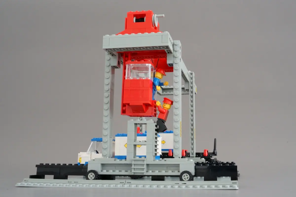 LEGO Trains 7823 Container Crane Depot set, image 12
