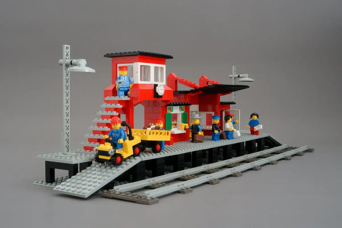 LEGO Trains 7824 Railway Station set, image 13