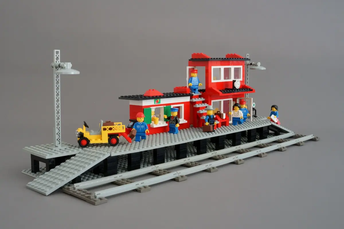 LEGO Trains 7824 Railway Station set, image 19