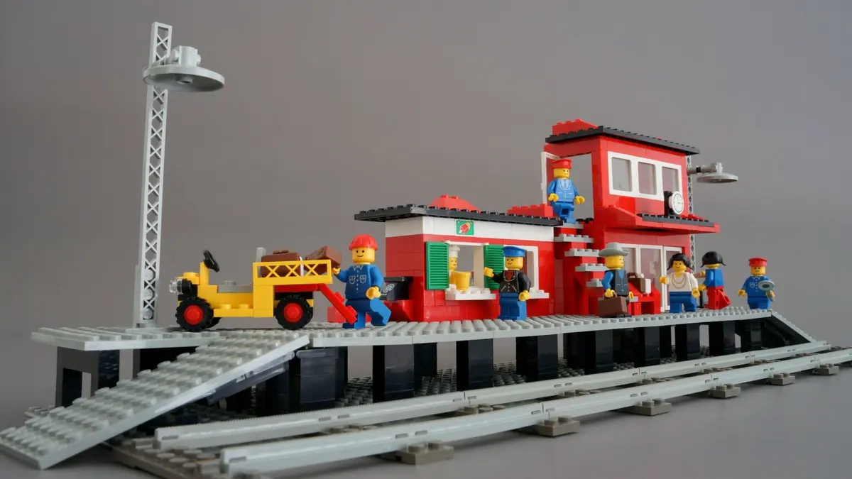 LEGO Trains 7824 Railway Station set, image 22