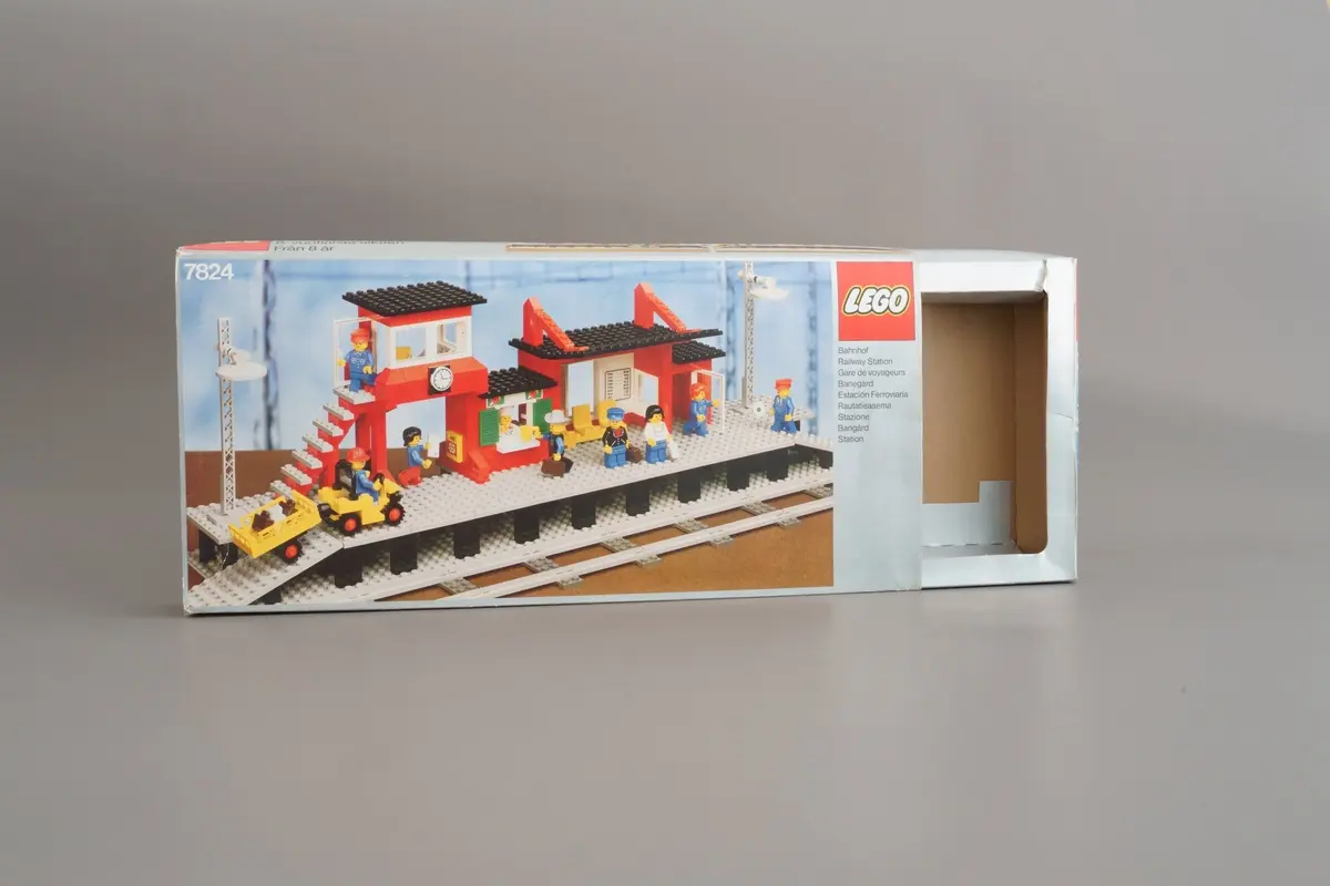LEGO Trains 7824 Railway Station set, image 7
