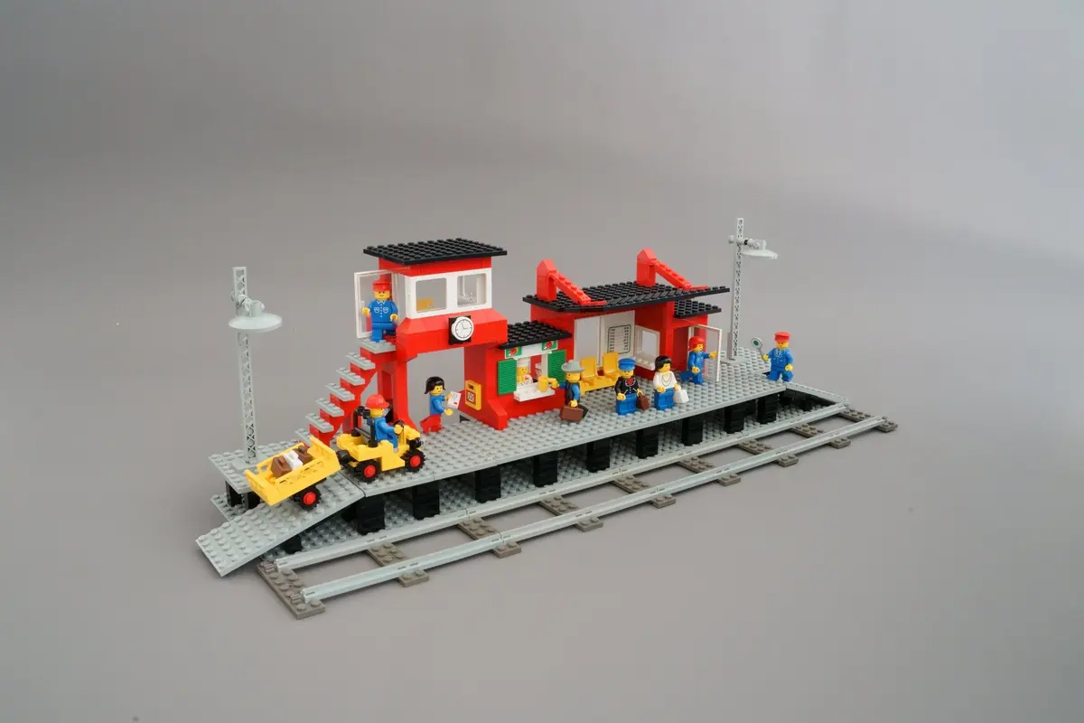LEGO Trains 7824 Railway Station set, image 8