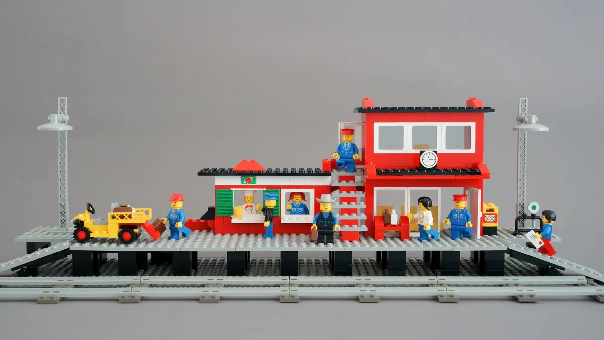 LEGO Trains 7824 Railway Station set, image 17