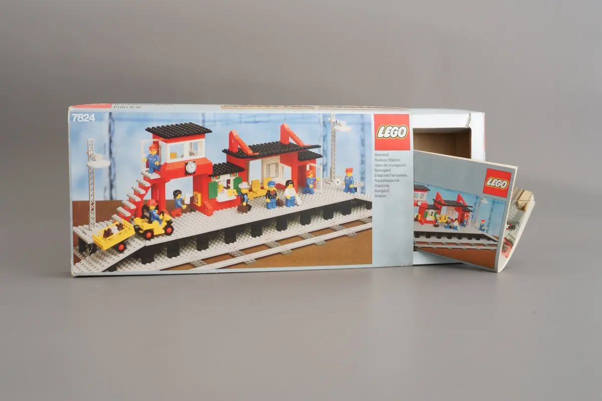 LEGO Trains 7824 Railway Station set, image 6
