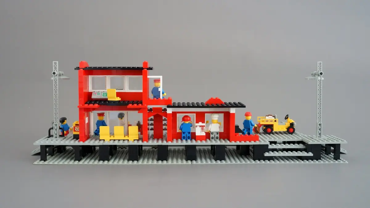 LEGO Trains 7824 Railway Station set, image 18