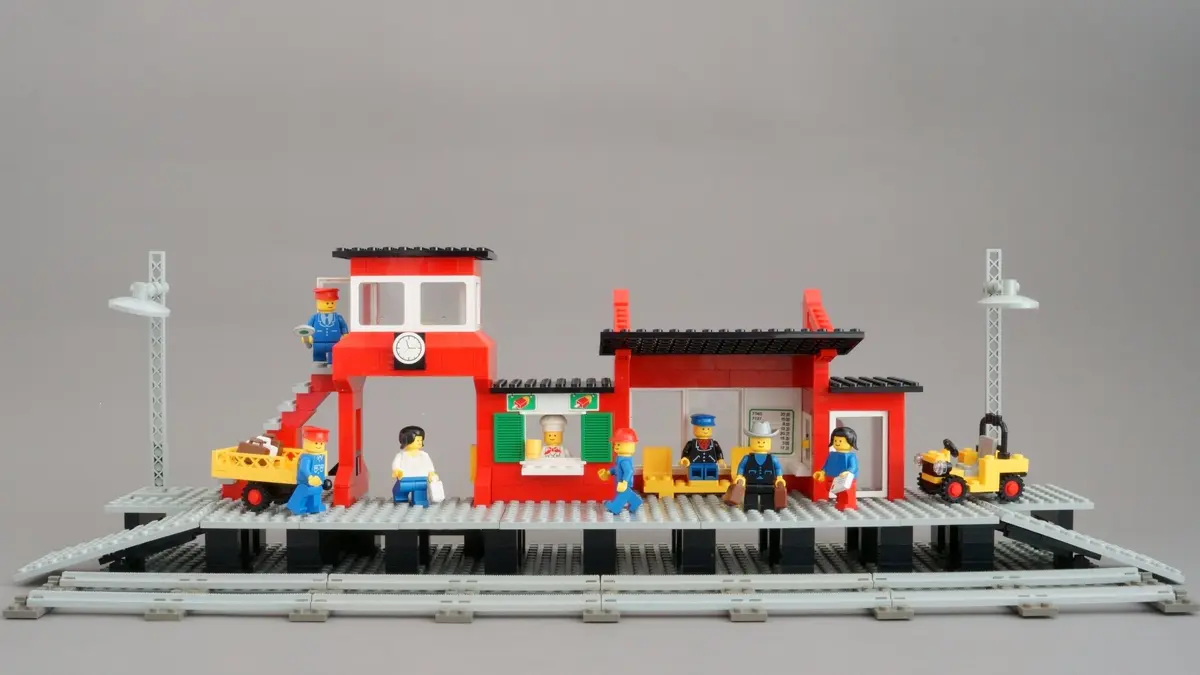 LEGO Trains 7824 Railway Station set, image 16