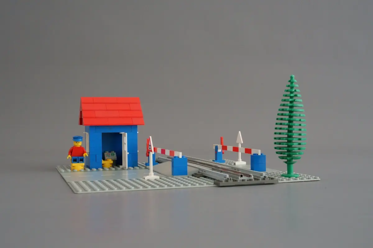 LEGO Trains 7834 Level Crossing set, image 10