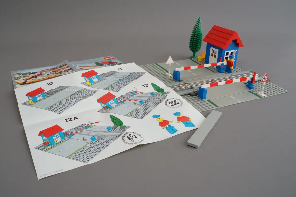 LEGO Trains 7834 Level Crossing set, image 11