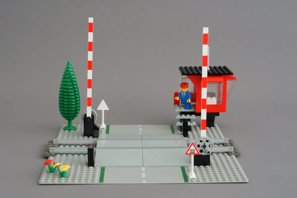 LEGO Trains 7835 Road Crossing set, image 9