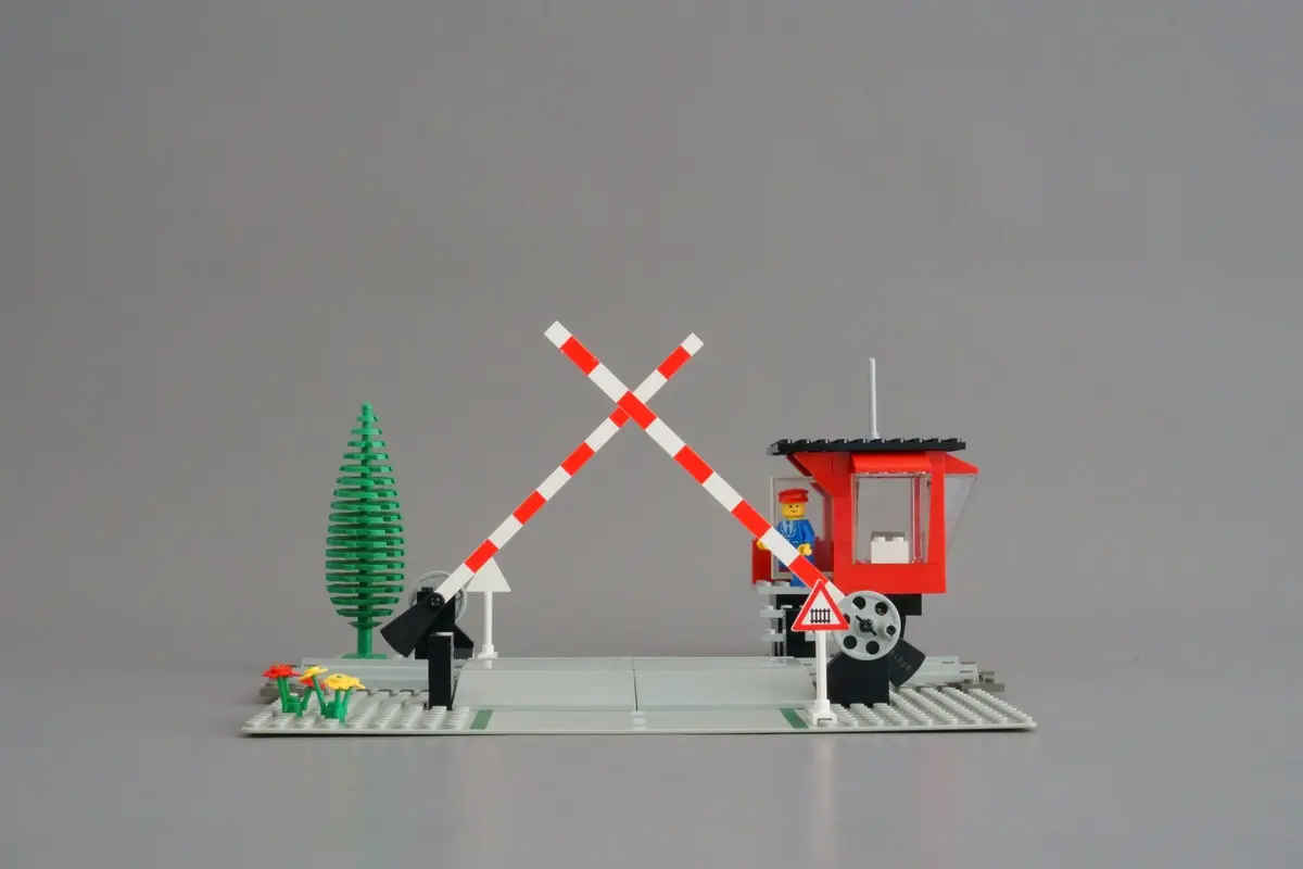 LEGO Trains 7835 Road Crossing set, image 11
