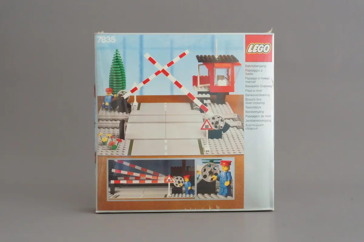 LEGO Trains 7835 Road Crossing set, image 4
