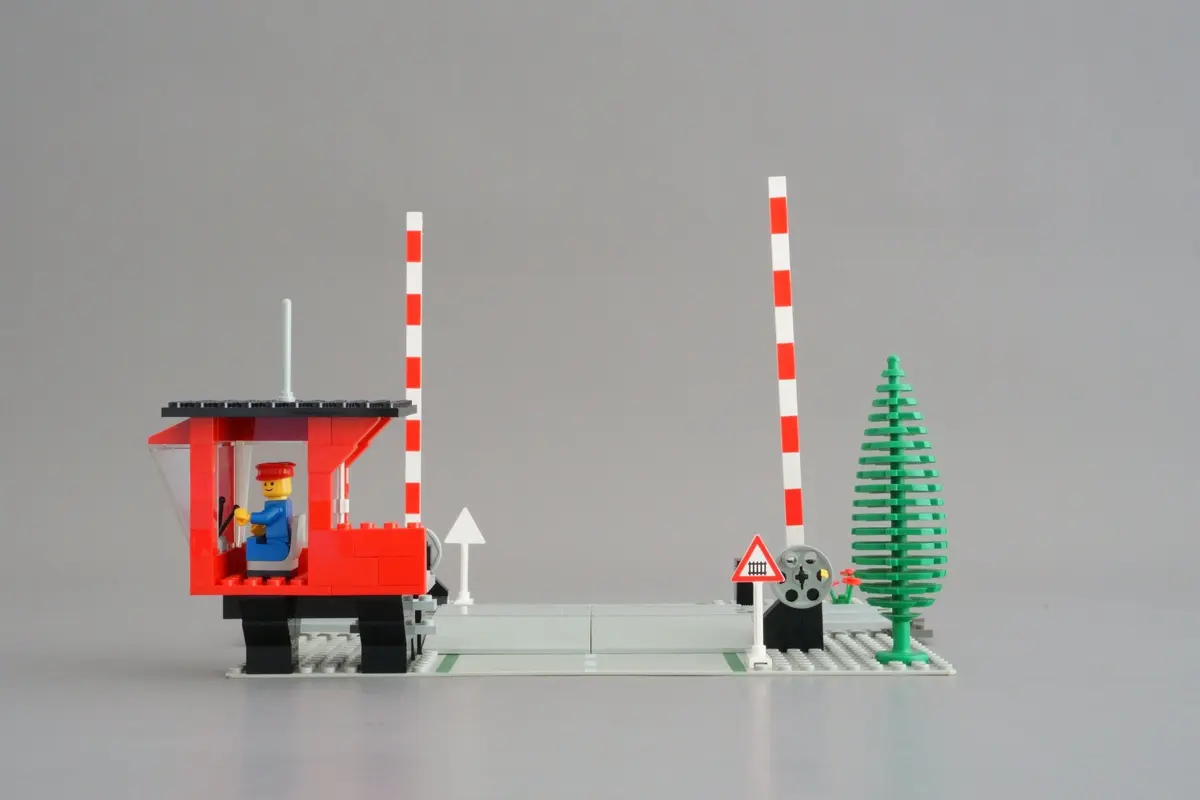 LEGO Trains 7835 Road Crossing set, image 12