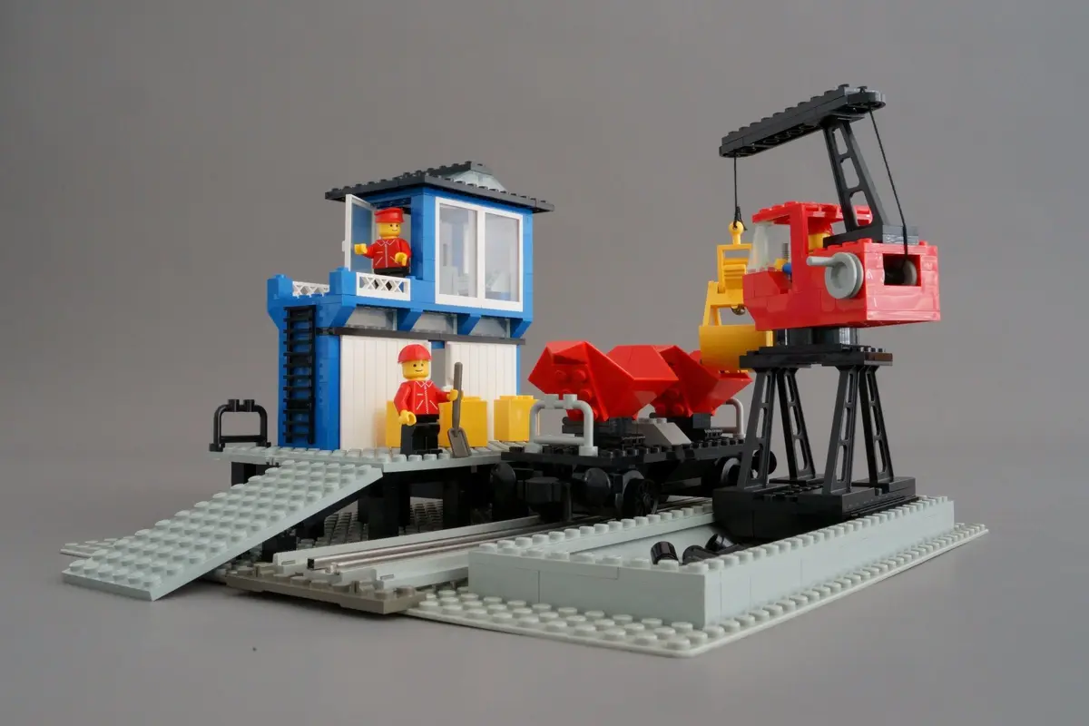 LEGO Trains 7838 Freight Loading Depot set, image 11