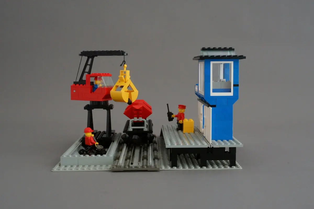 LEGO Trains 7838 Freight Loading Depot set, image 10