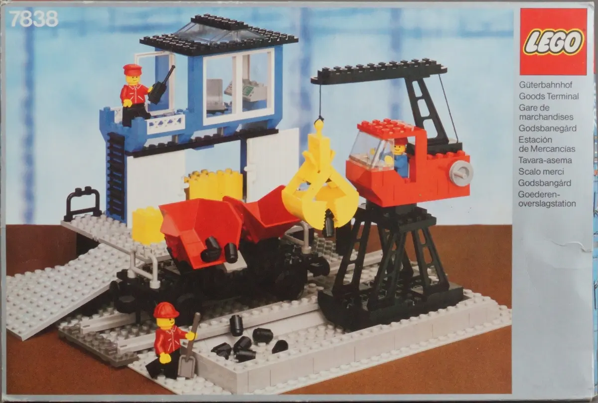 LEGO Trains 7838 Freight Loading Depot set, image 13
