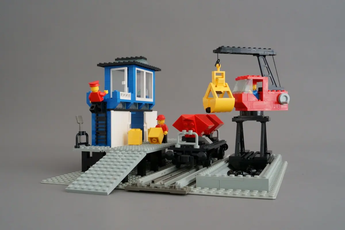 LEGO Trains 7838 Freight Loading Depot set, image 8
