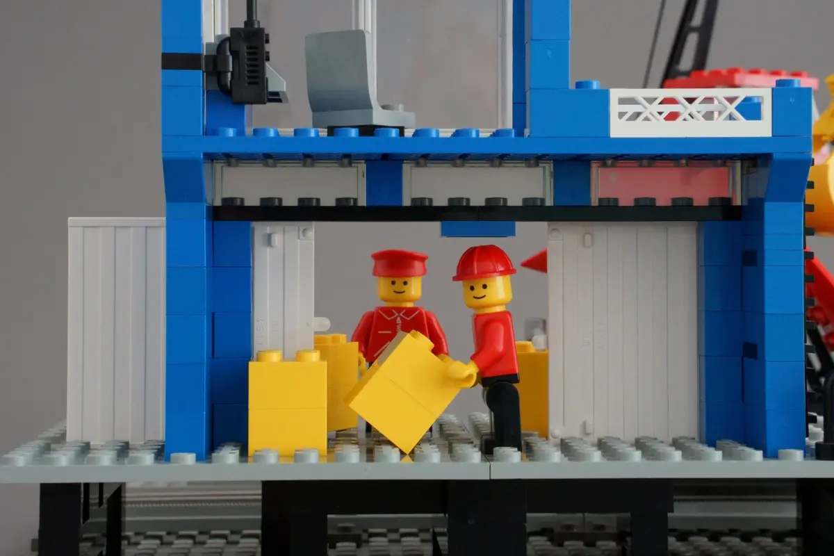 LEGO Trains 7838 Freight Loading Depot set, image 9