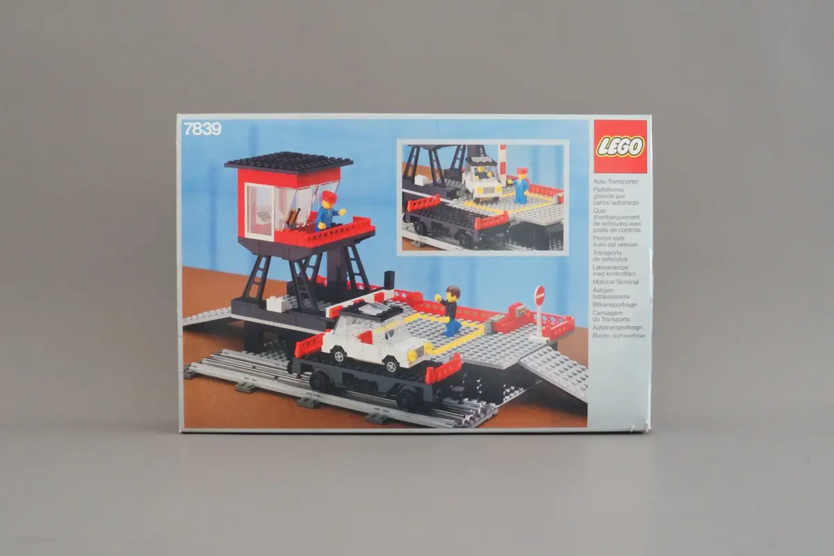 LEGO Trains 7839 Car Transport Depot set, image 5