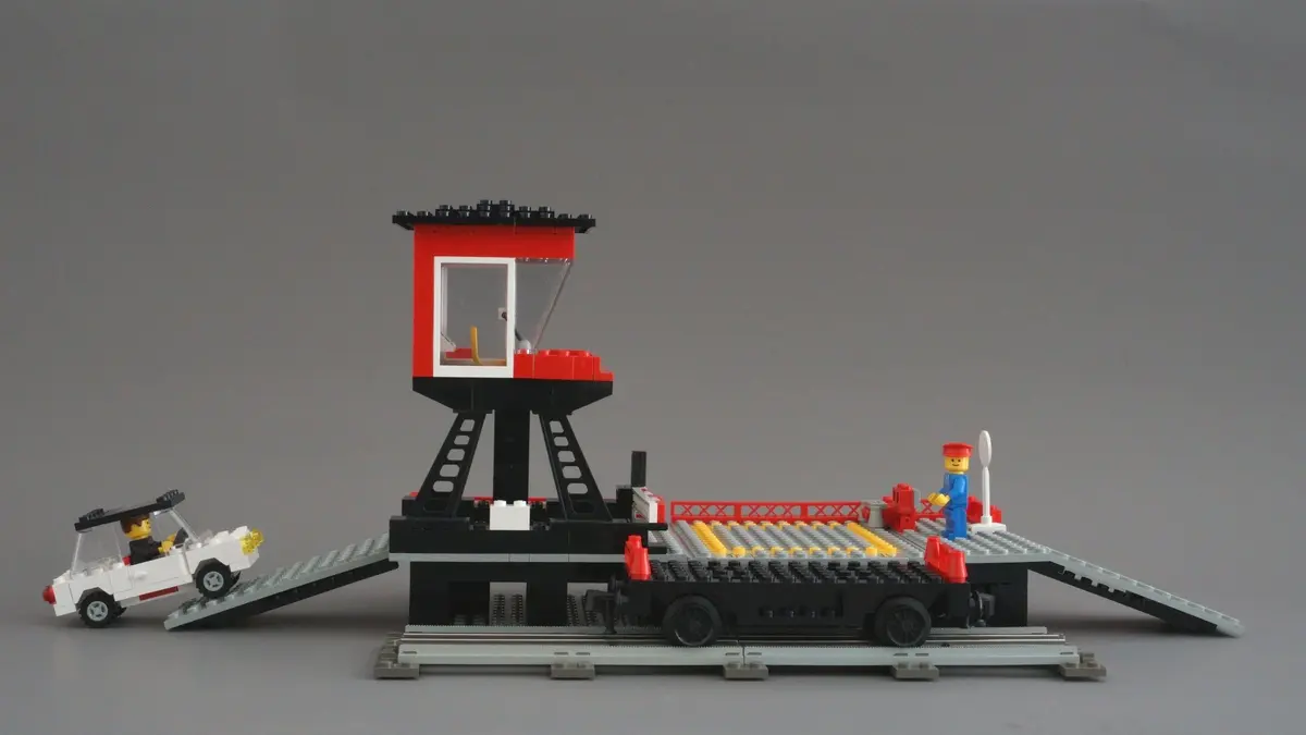 LEGO Trains 7839 Car Transport Depot set, image 10