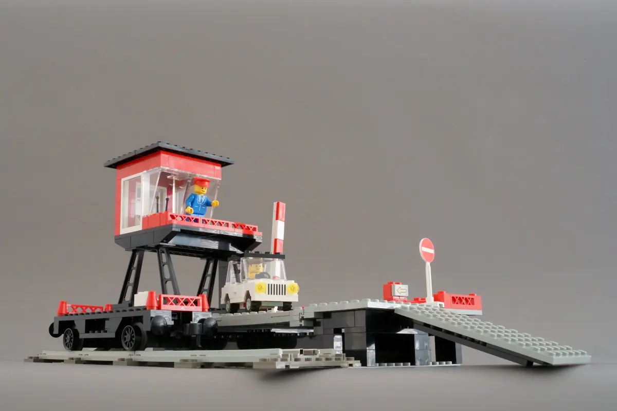 LEGO Trains 7839 Car Transport Depot set, image 12