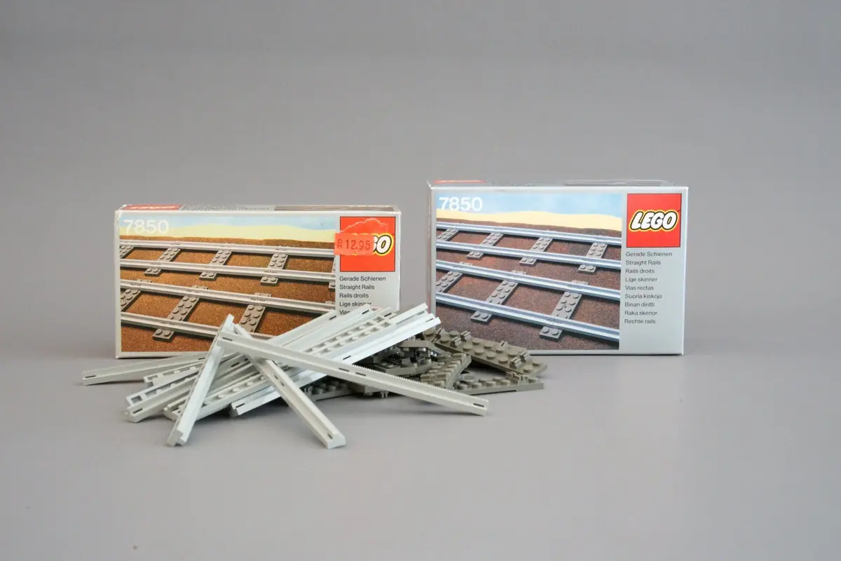 LEGO Trains 7850 8 Straight Rails Grey 4.5V set, image 5