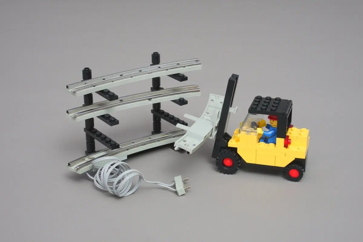 LEGO Trains 7850 8 Straight Rails Grey 4.5V set, image 8