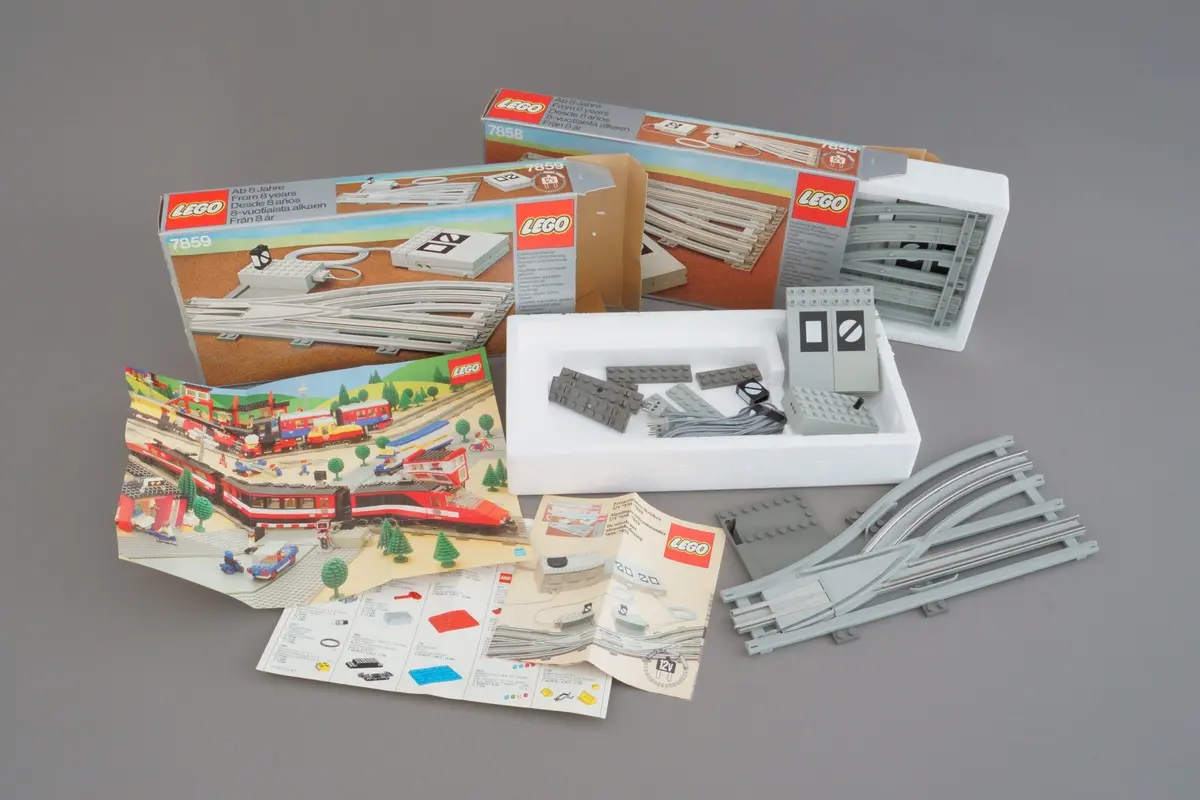LEGO Trains 7858 Remote Controlled Points Right 12V set, image 5
