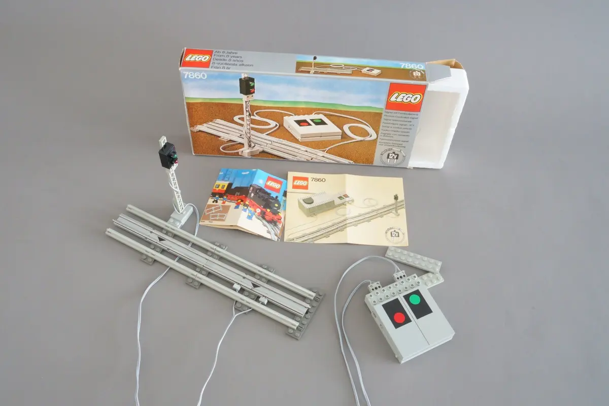 LEGO Trains 7860 Remote Controlled Signal 12V set, image 5