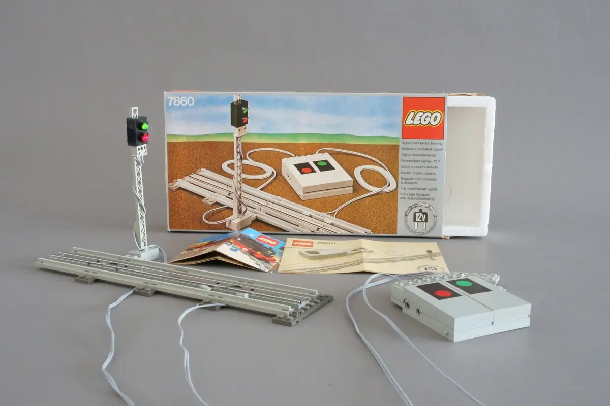 LEGO Trains 7860 Remote Controlled Signal 12V set, image 4