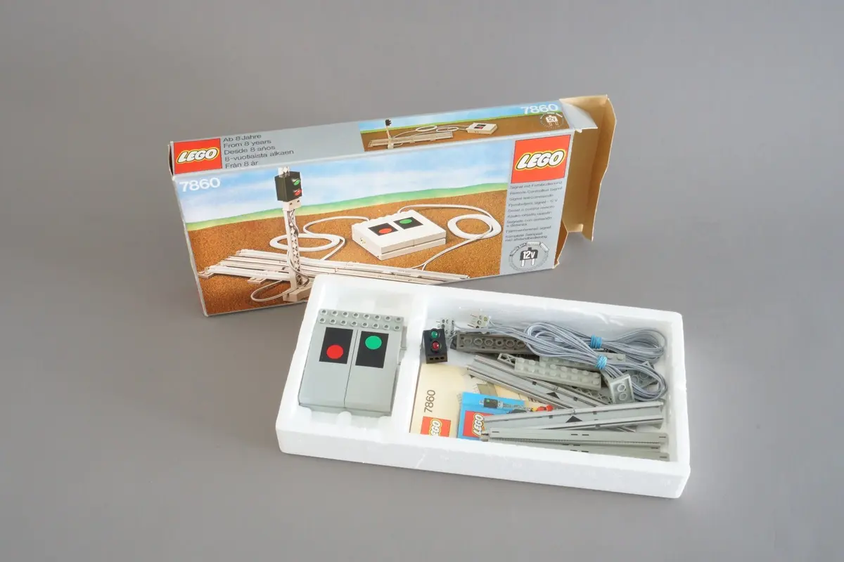 LEGO Trains 7860 Remote Controlled Signal 12V set, image 9