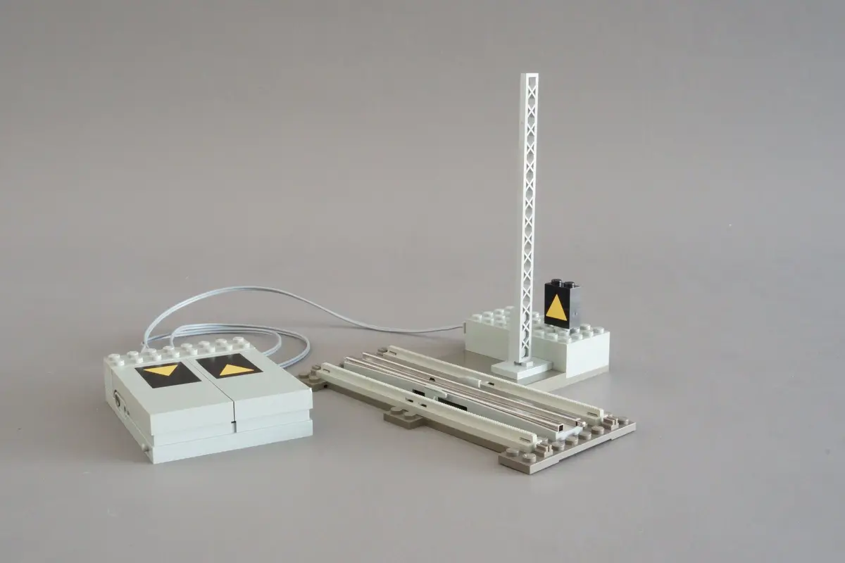 LEGO Trains 7862 Remote Controlled Decoupling and Signal 12V set, image 8