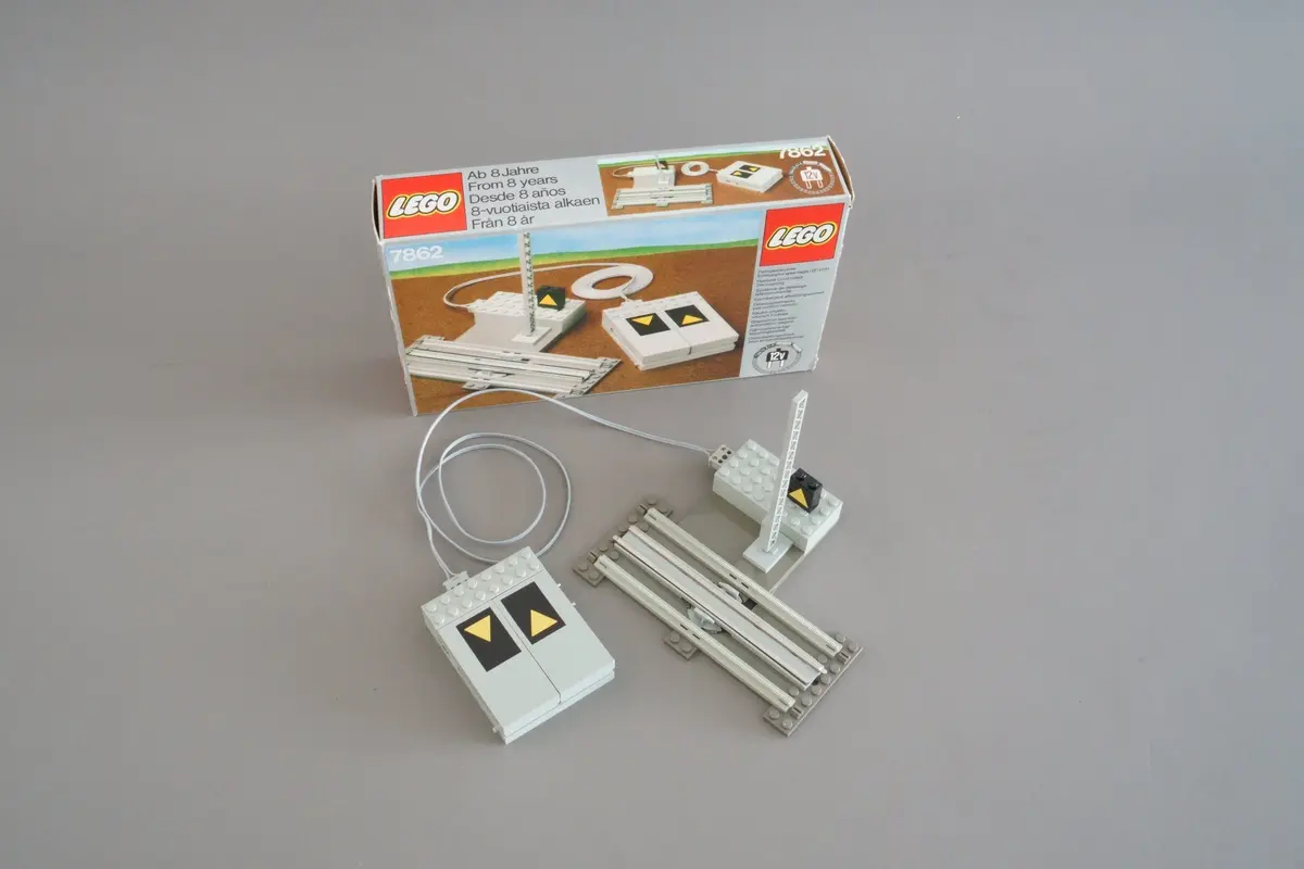 LEGO Trains 7862 Remote Controlled Decoupling and Signal 12V set, image 3
